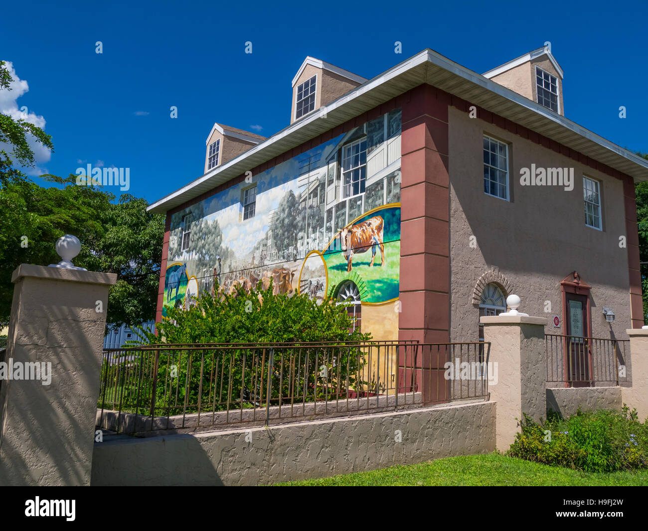Wandmalereien auf Außenwände von Gebäuden in Punta Gorda in Charlotte County in Florida Stockfoto