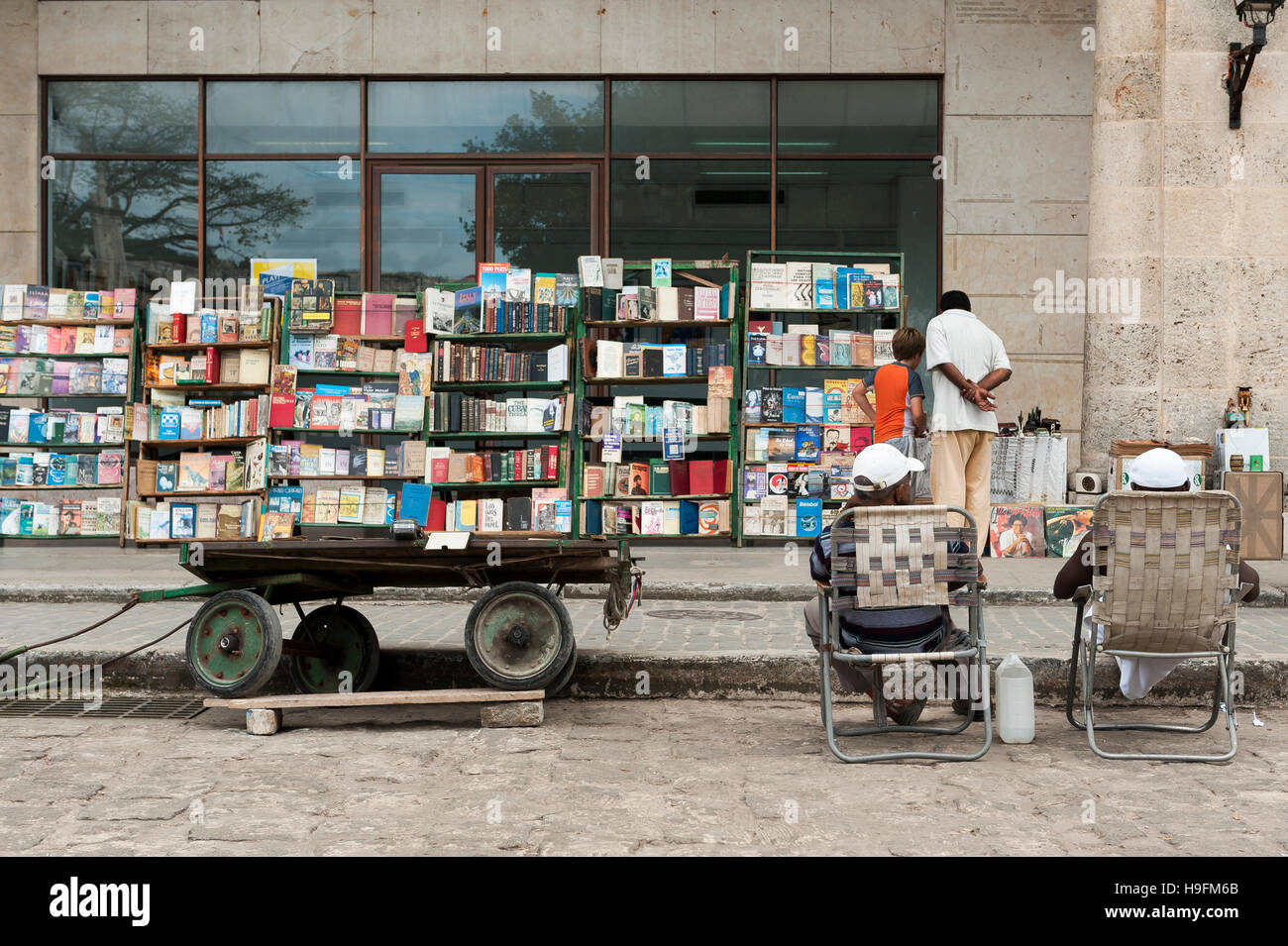 Gebrauchte Bücher zum Verkauf auf Straße in Havanna Stockfoto