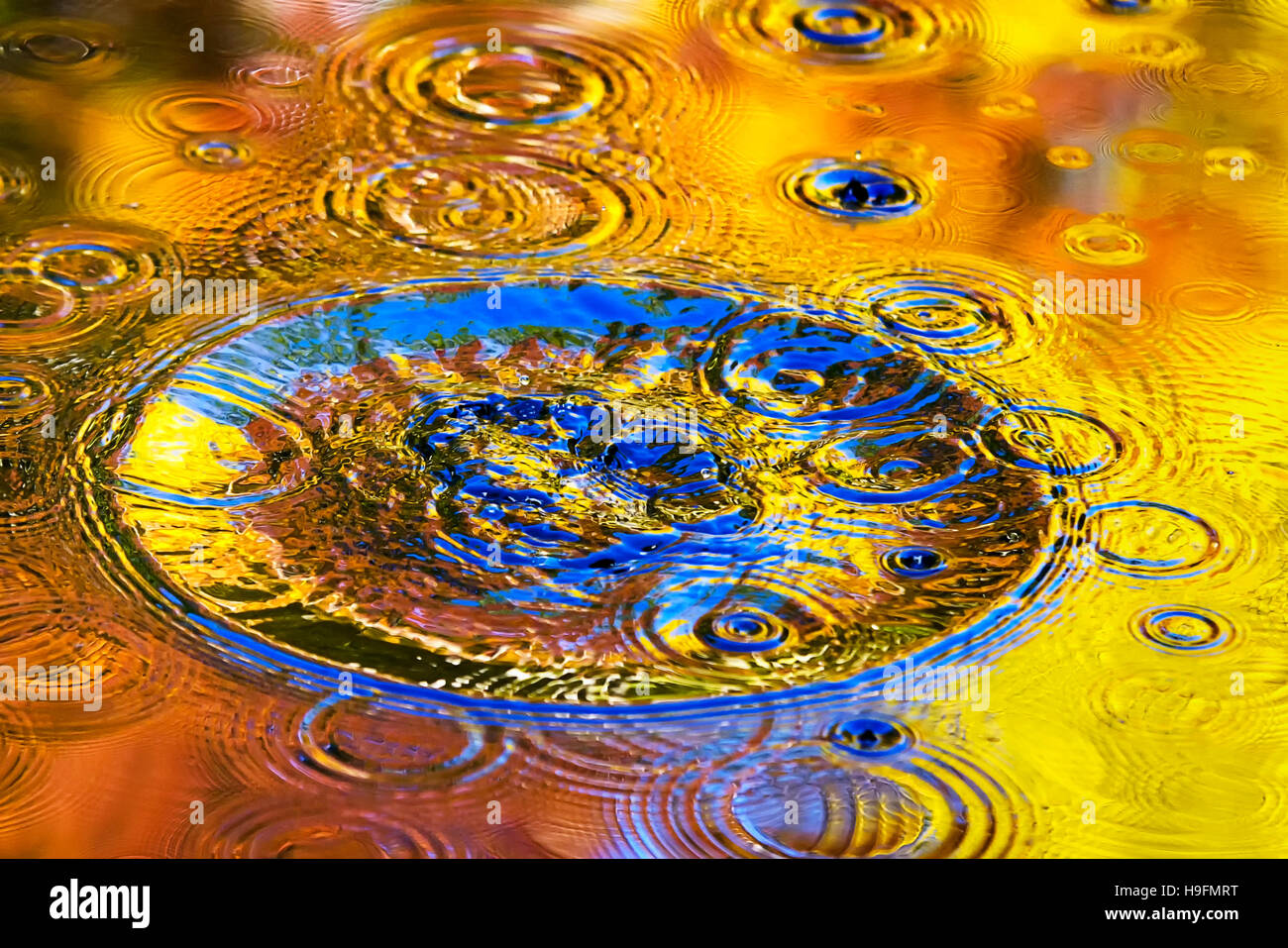 Splash abstrakte Wasserwelle Stockfoto