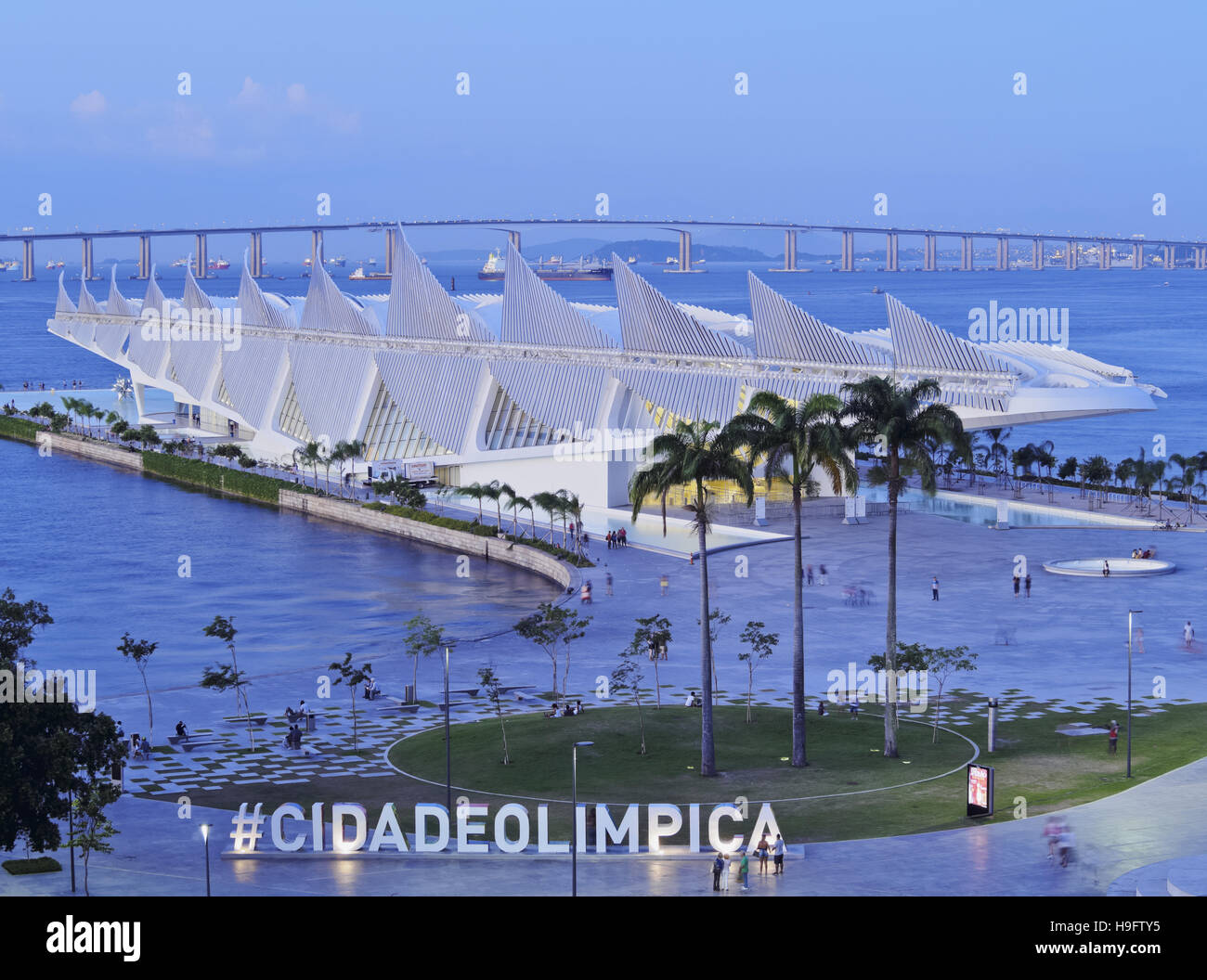 Brasilien Stadt Rio De Janeiro Praca Maua Museum von morgen (Museu Do Erholungs-) von Santiago Calatrava gesehen vom Dach des Stockfoto