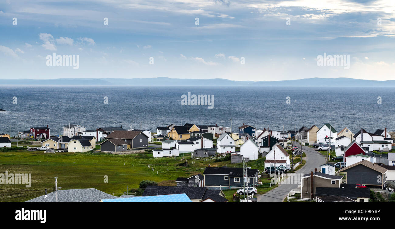 Twillingate, Neufundland, Kanada, trüben Spätsommertag.  Kleinen Dorfgemeinschaft am Meer entlang. Stockfoto