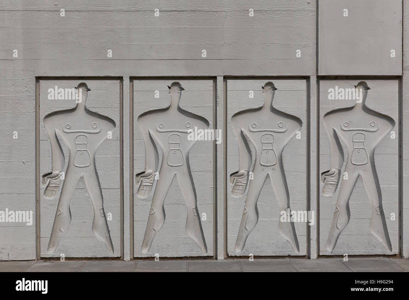 BERLIN, Deutschland - Juli 2014: Der modulare Mann an einer Seitenwand des Corbusier-Haus wurde von Le Corbusier entworfen 1957 nach seinem Konzept der Unite d'Ha Stockfoto