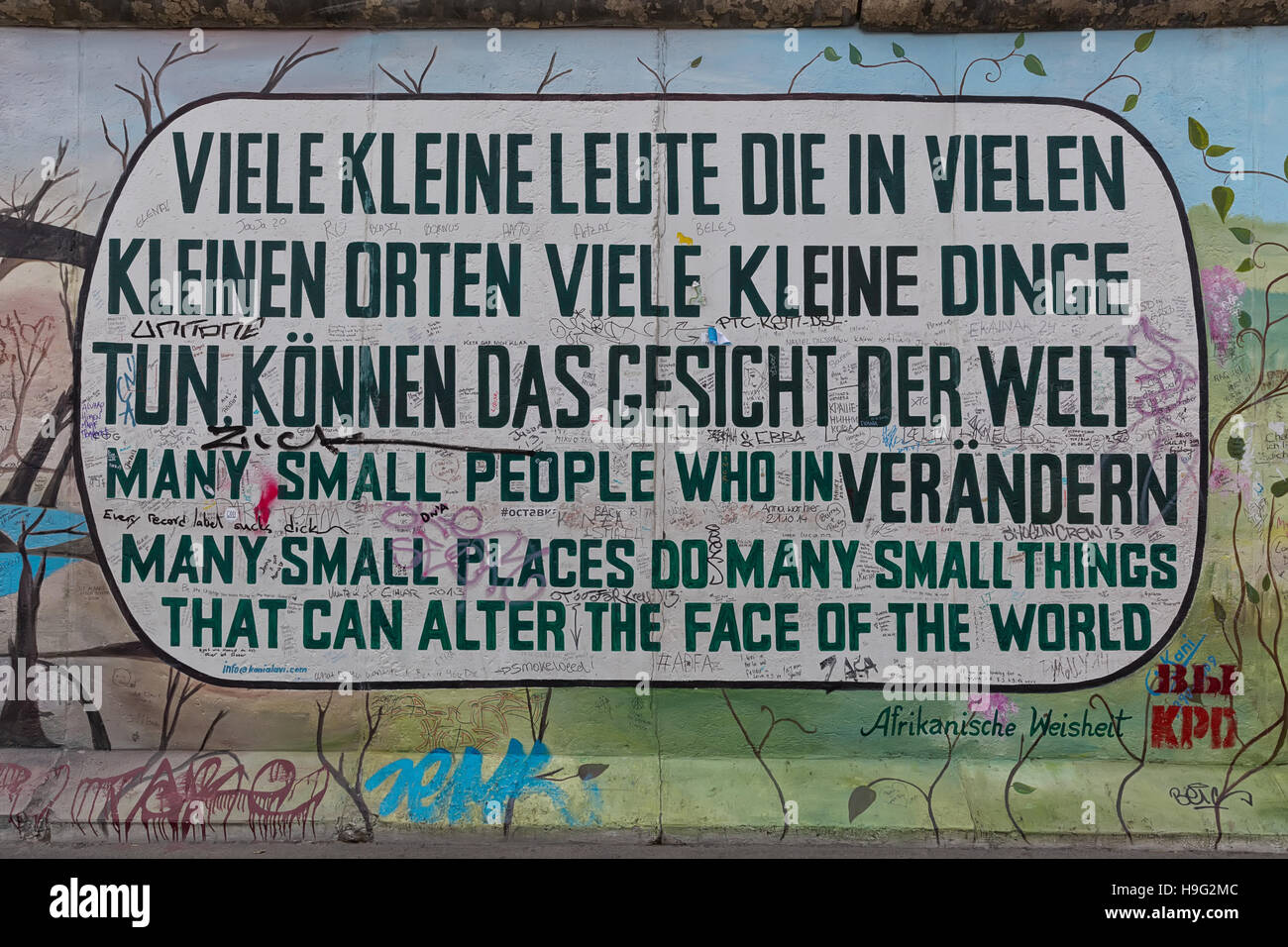 BERLIN, Deutschland - Juli 2015: Berliner Mauer Graffiti gesehen am 26. Juli 2015, Berlin, East Side Gallery. Es ist ein 1,3 km langen Teil der original Berliner Mauer-wh Stockfoto