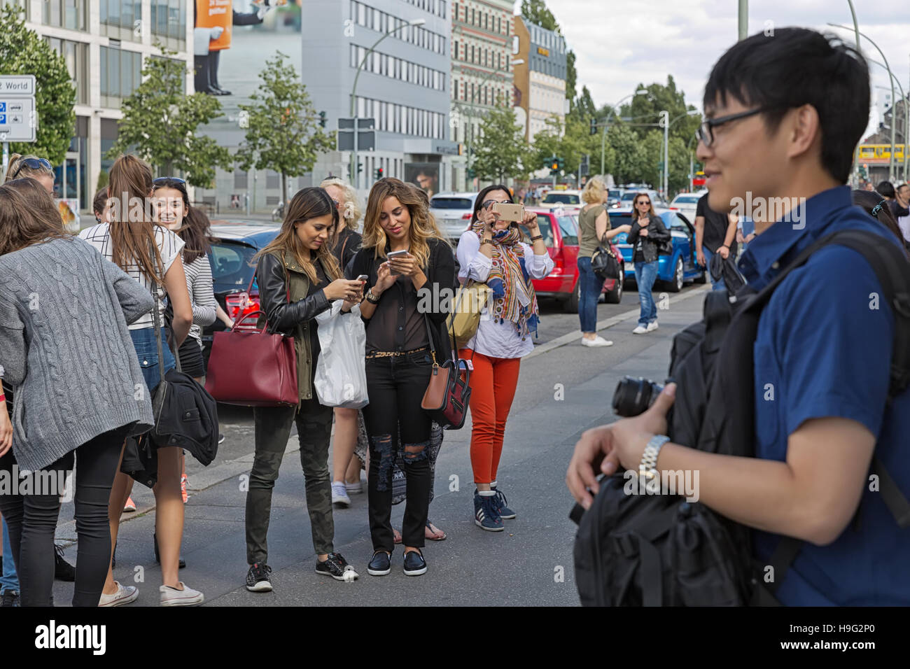 BERLIN, Deutschland - Juli 2015: Berliner Mauer Graffiti gesehen am 26. Juli 2015, Berlin, East Side Gallery. Es ist ein 1,3 km langen Teil der original Berliner Mauer-wh Stockfoto