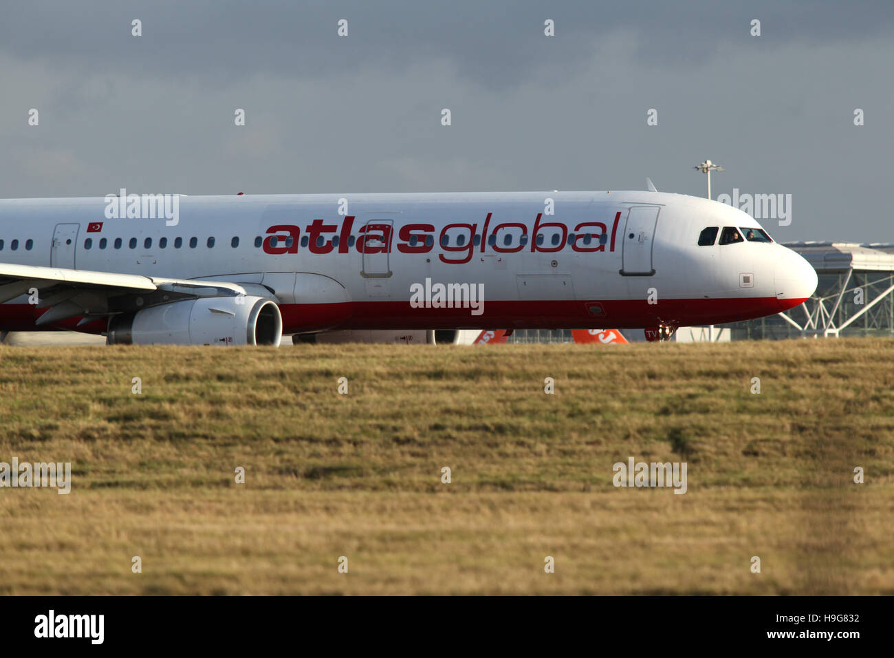 Atlas Global Airbus A321, TC-ETV, Abfahrt Flughafen London-Stansted, Essex Stockfoto