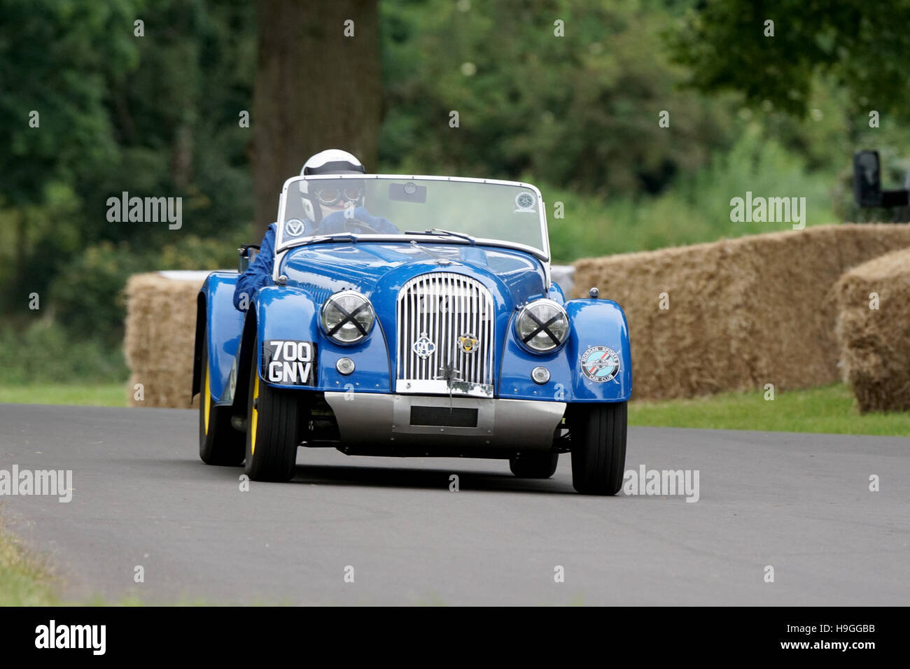 Guy Loveridge an Bord einer 1956 Morgan Plus 4 am Chateau Impney Hillclimb 2016 Stockfoto