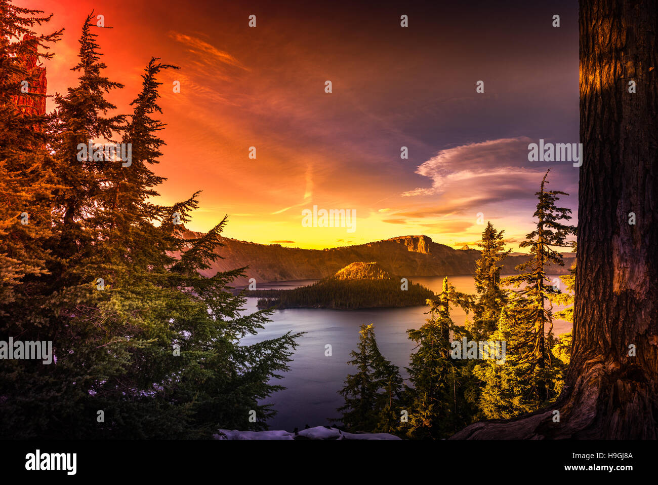 Crater Lake National Park Wizard Island und Watchman Peak Oregon bei Sonnenuntergang Stockfoto