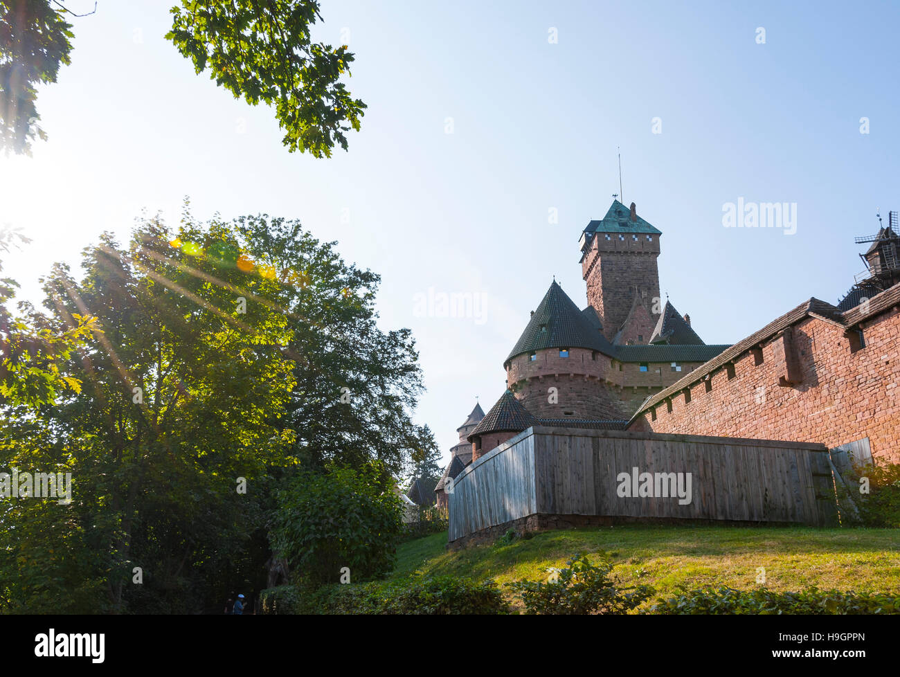 Burg des Mittelalters, romantische Architektur, Elsass, Frankreich Stockfoto