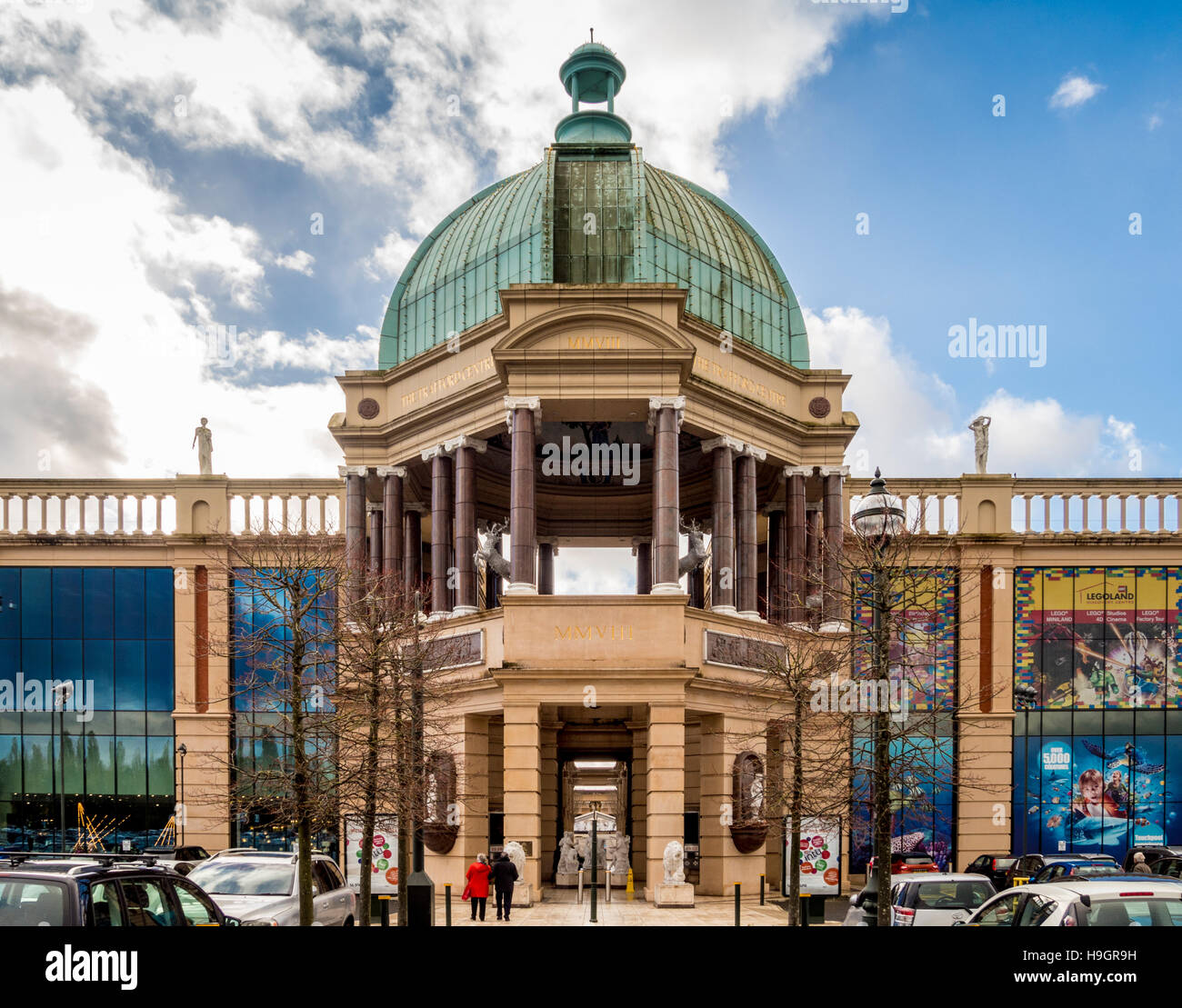 Das Trafford Centre Kuppel und Eingang, Manchester. Stockfoto