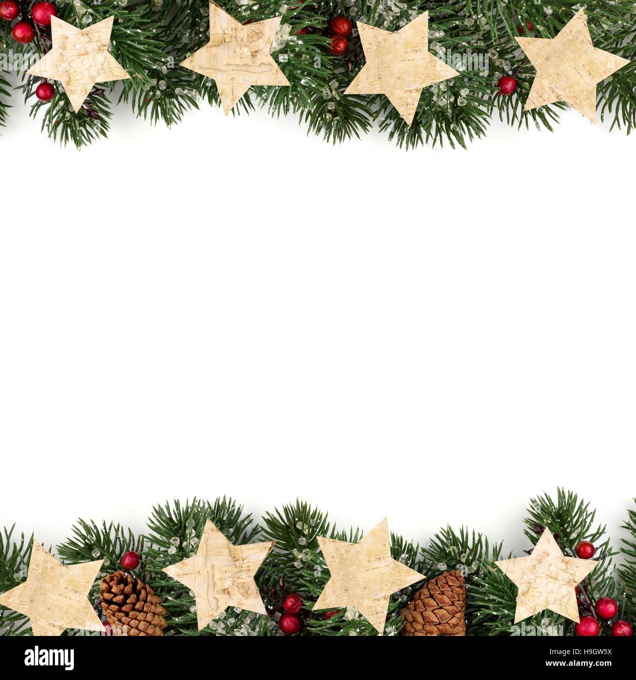 Weihnachten Doppelrand von Filialen mit rustikalen Holz Sterne Ornamente auf einem weißen Hintergrund Stockfoto