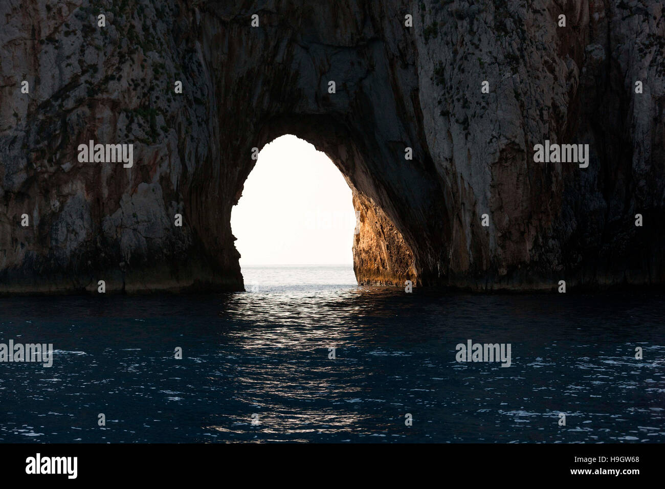 Faraglioni Bogen der Liebe, Marina Piccola, Capri, Kampanien, Italien, Europa Stockfoto