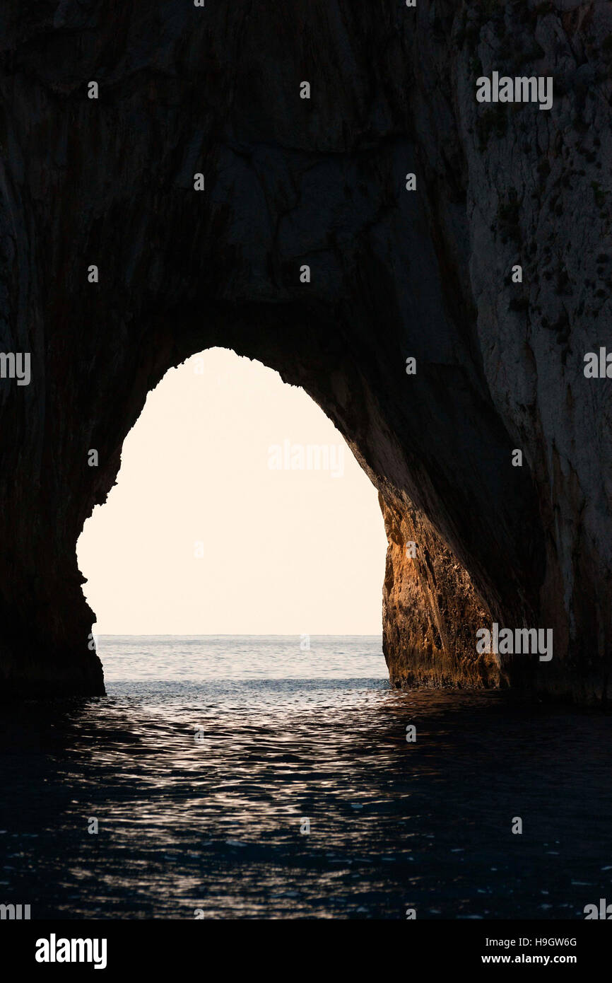 Faraglioni Bogen der Liebe, Marina Piccola, Capri, Kampanien, Italien, Europa Stockfoto