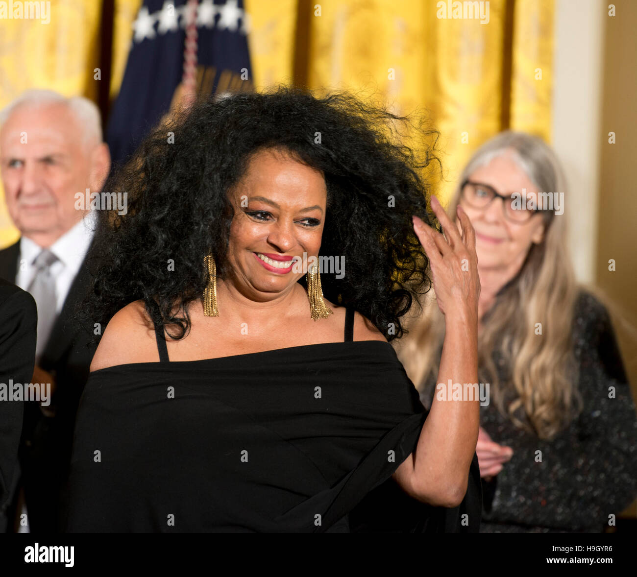 Washington, USA. 22. November 2016.  Präsident Barack Obama vergibt die Medal Of Freedom an Diana Ross im Weißen Haus. Bildnachweis: Patsy Lynch/Alamy Live-Nachrichten Stockfoto