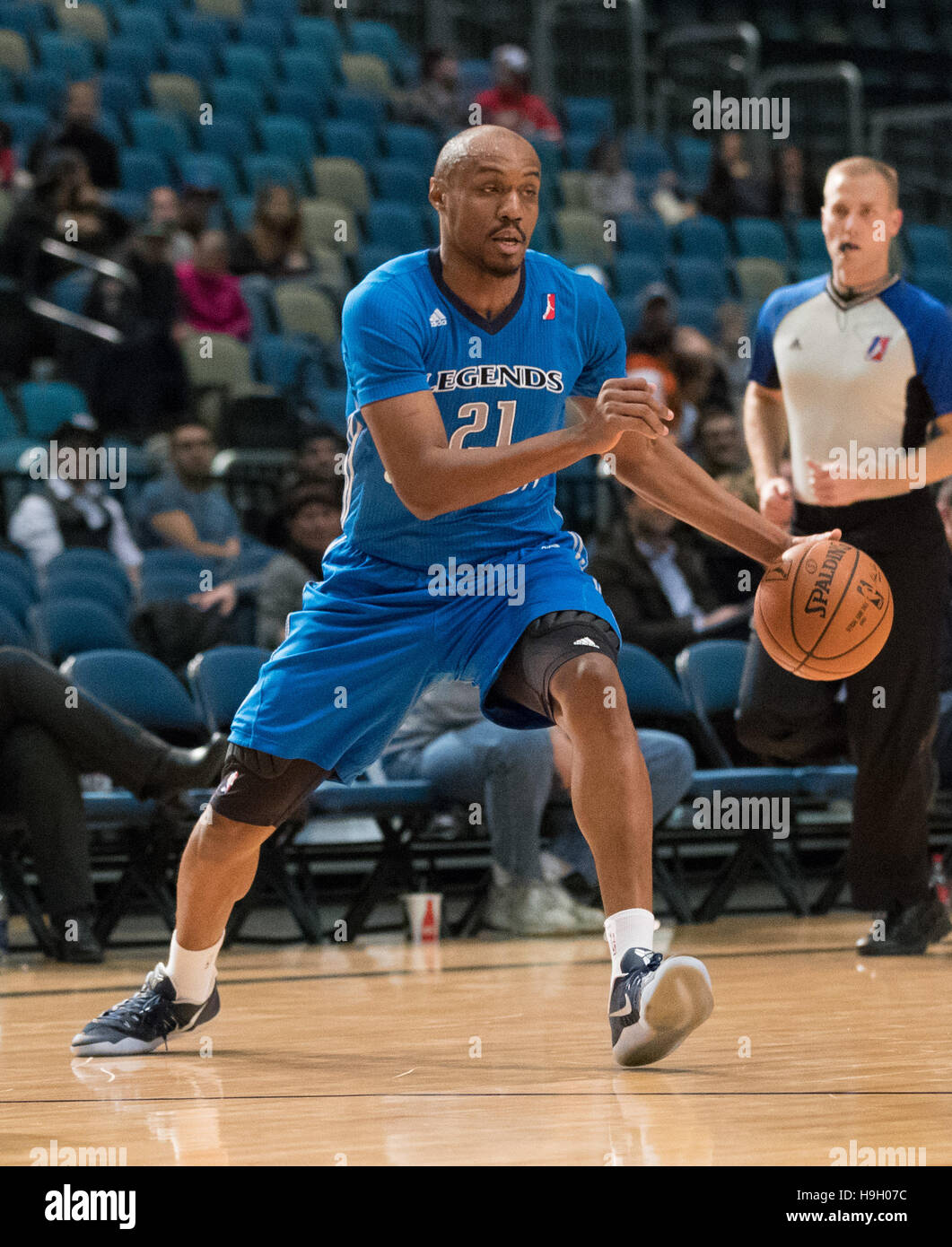 Reno, Nevada, USA. 22. November 2016. Texas Legends Guard CJ WILLIAMS (21) während der NBA D-League Basketball-Spiel zwischen den Reno Dickhornschafe und die Texas Legends Reno Events Center in Reno, Nevada. Bildnachweis: Jeff Mulvihill/ZUMA Draht/Alamy Live-Nachrichten Stockfoto