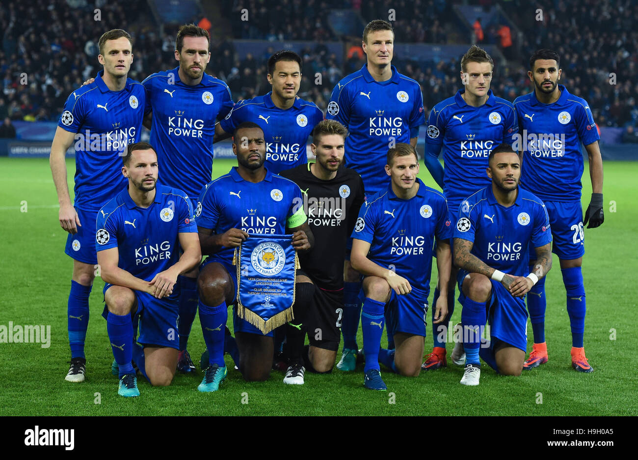 Leicester. 22. November 2016. Spieler von Leicester City Line-up vor der UEFA Champions League Gruppe G-Spiel zwischen Leicester City und Club Brugge im King Power Stadium in Leicester, Großbritannien am 22. November 2016. Leicester City gewann 2: 1. Bildnachweis: Jon Buckle/Xinhua/Alamy Live-Nachrichten Stockfoto