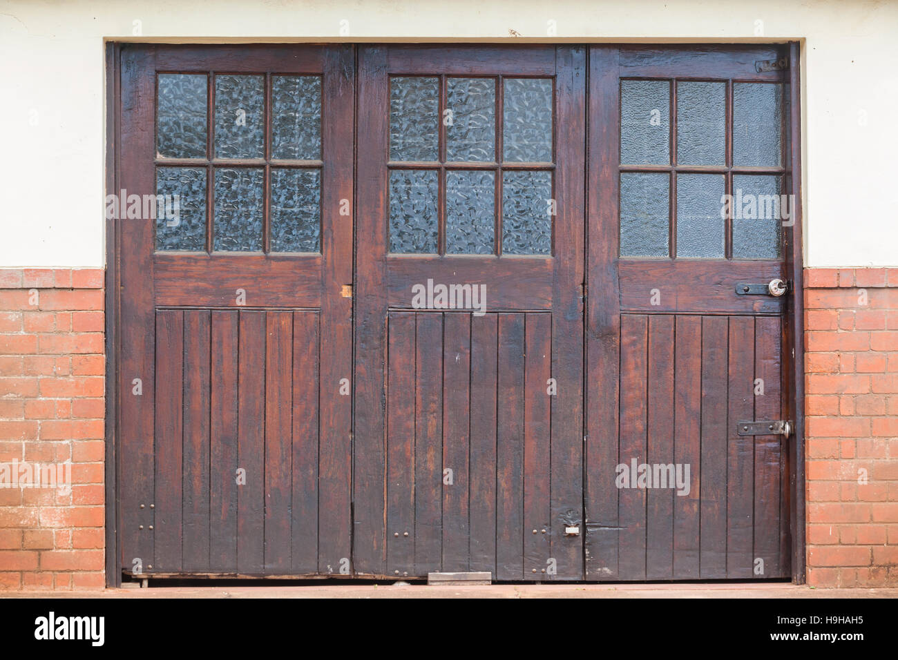 Vintage Garage Doors Stockfotos Vintage Garage Doors