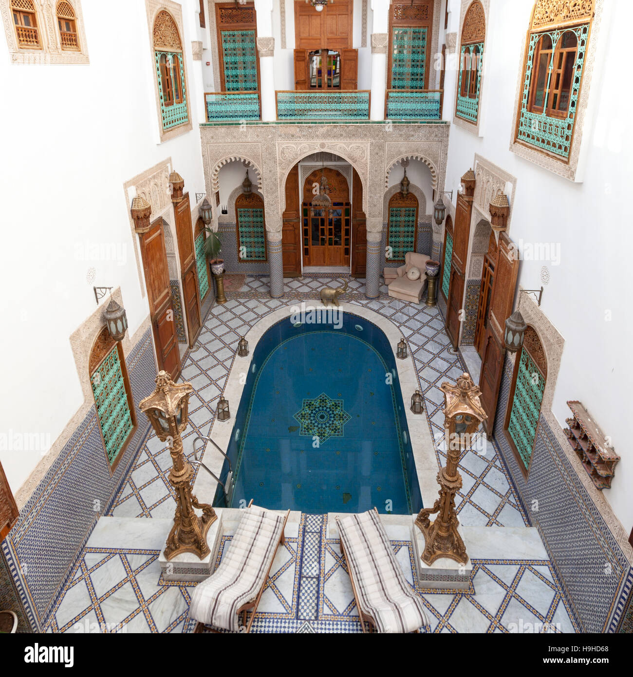 Terrasse in Riad Arabesque in Fès, Marokko Stockfoto