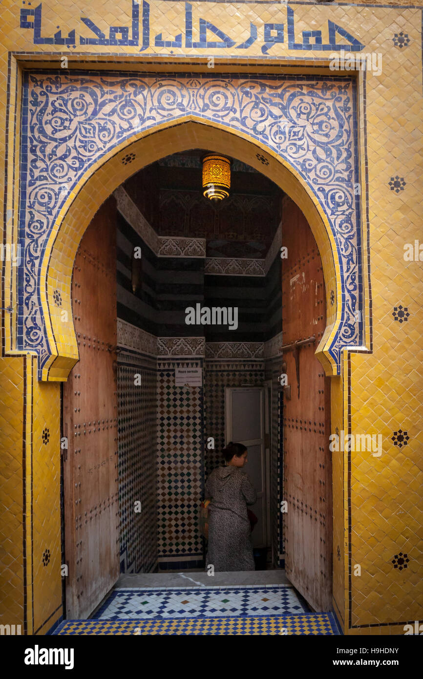 Eingang des typischen Hamam in Fès, Marokko Stockfoto