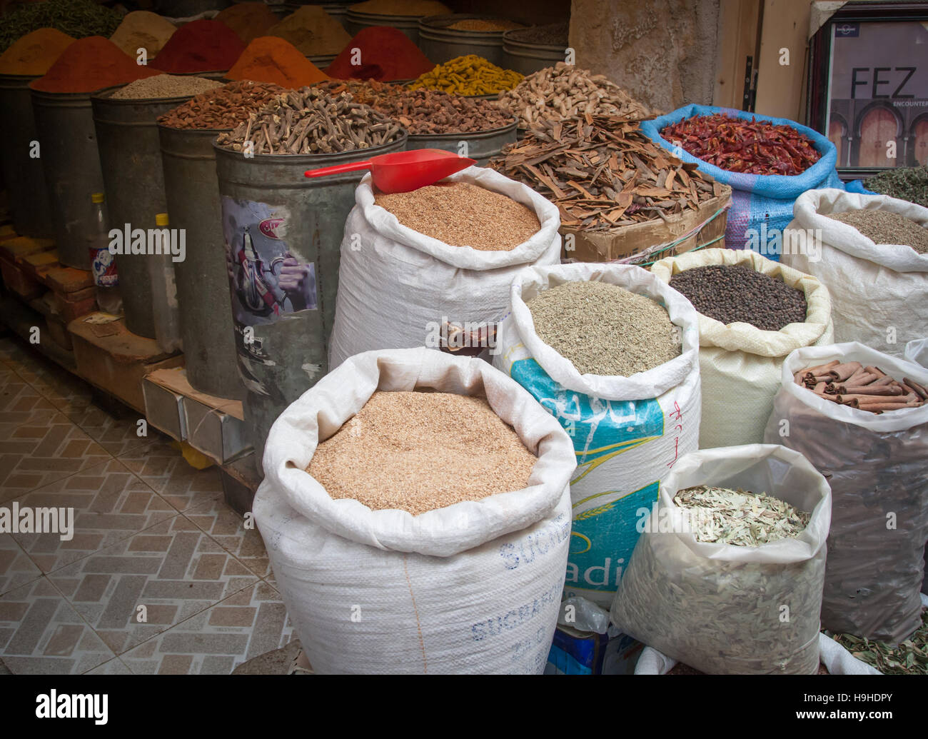 Gewürz-Shop in Fès, Marokko Stockfoto