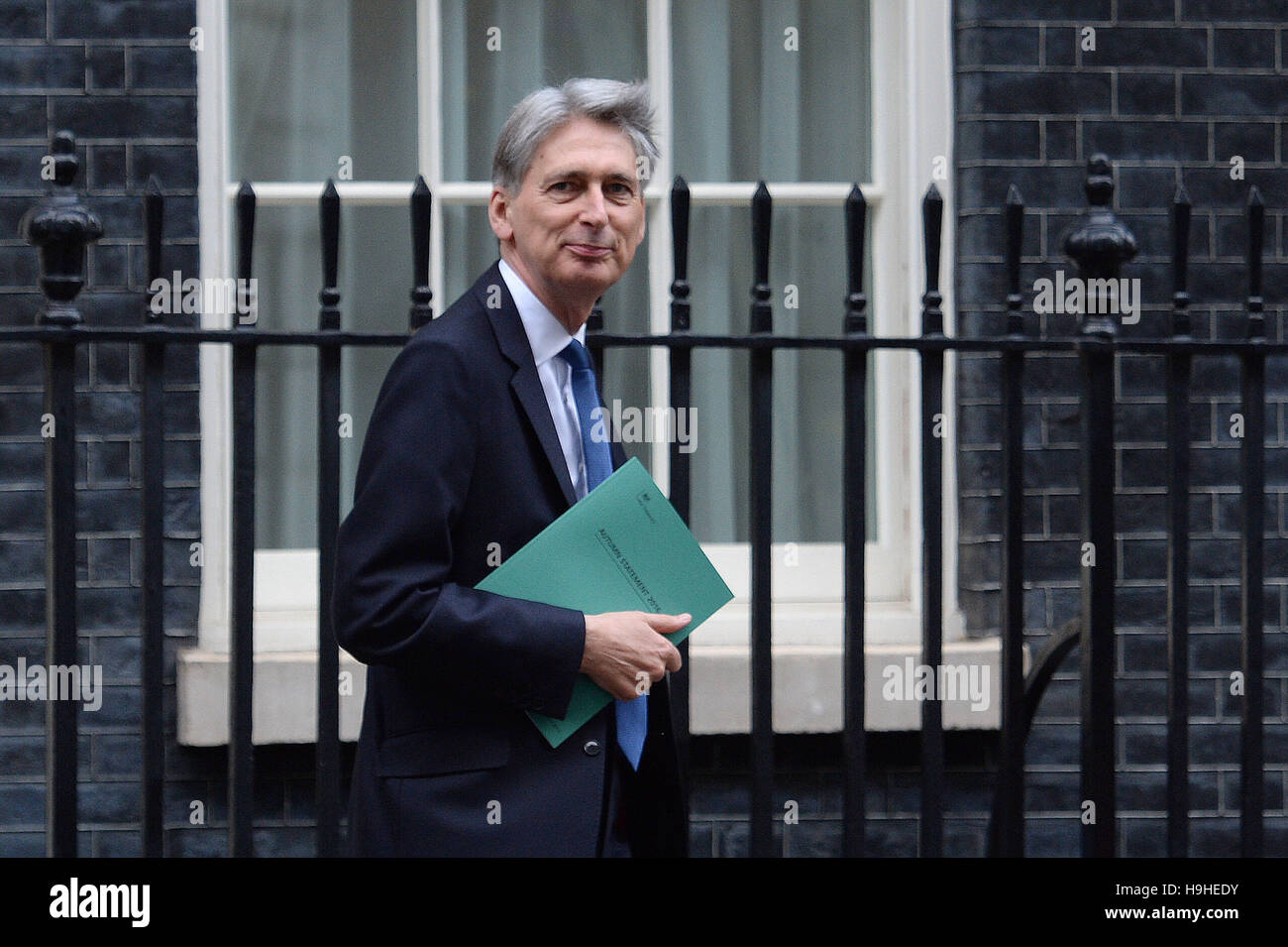 Kanzler Philip Hammond verlässt 11 Downing Street, London, für das House Of Commons, wie er bereitet sich auf seine Herbst-Erklärung abgeben. Stockfoto