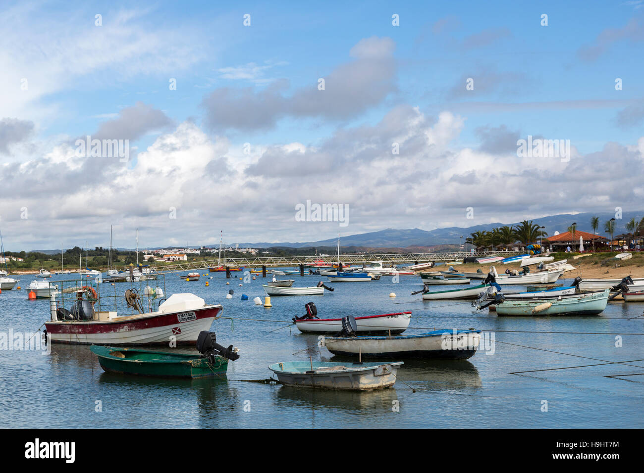 Stiefel in Alvor, Algarve, Portugal festgemacht Stockfoto