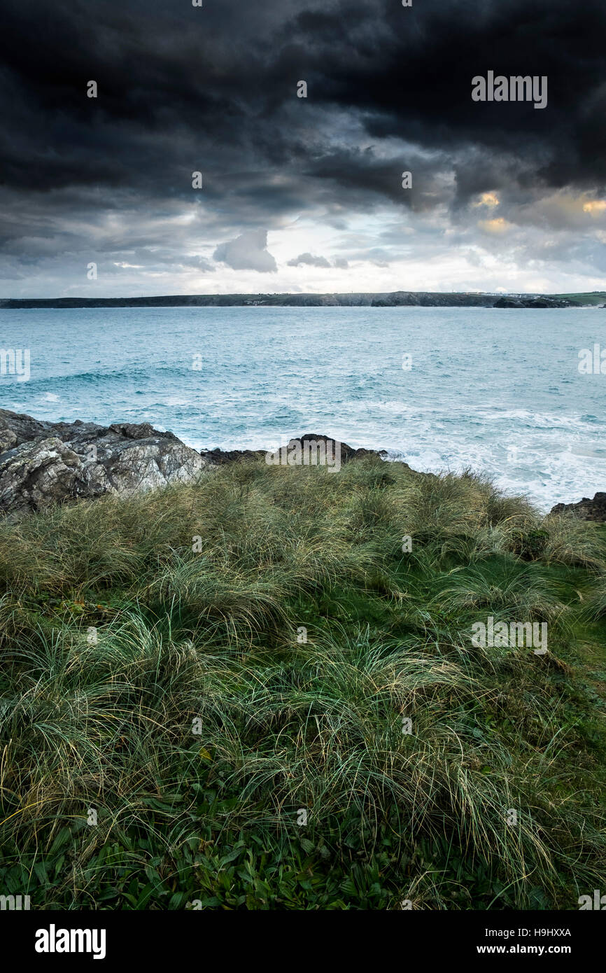 Angus Sturm nähert sich die Küste von North Cornwall. Stockfoto