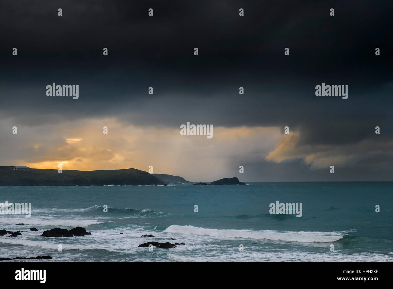 Angus Sturm nähert sich die Küste von North Cornwall.  UK-Wetter Stockfoto