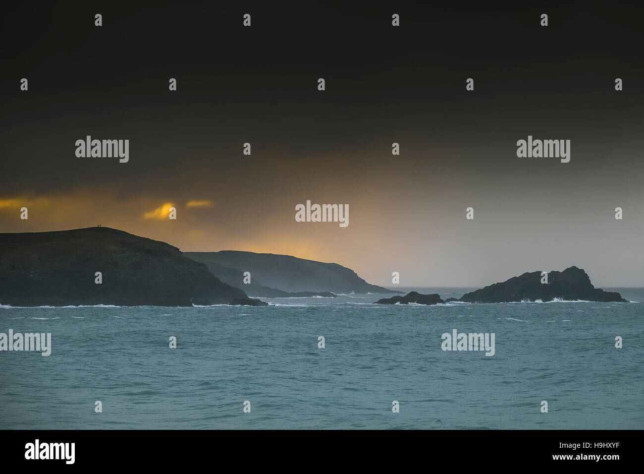 Angus Sturm nähert sich die Küste von North Cornwall.  UK-Wetter. Stockfoto