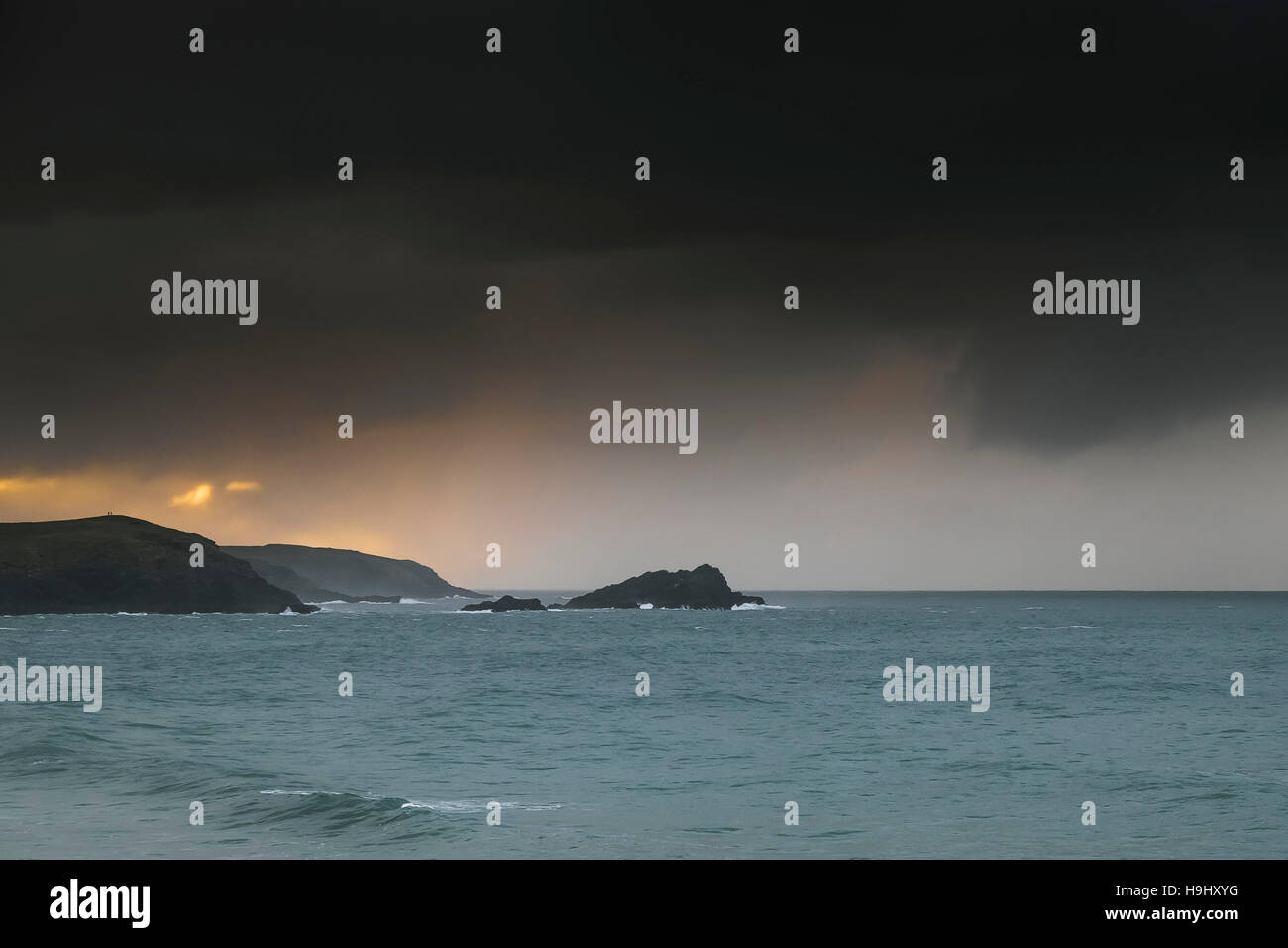 Angus Sturm nähert sich die Küste von North Cornwall.  UK-Wetter. Stockfoto