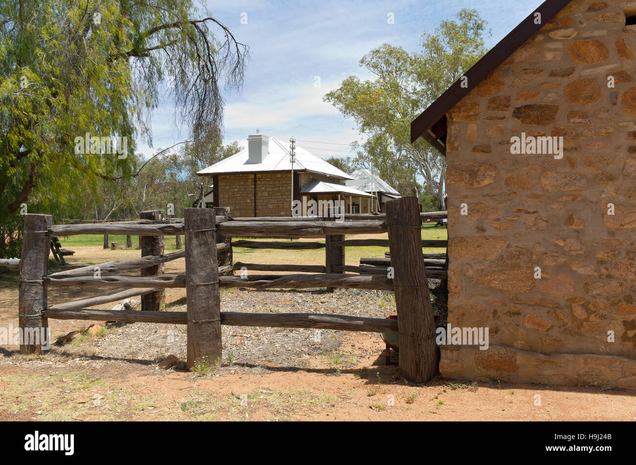 Hof und Telegraph Office am historischen Bahnhof in Alice Springs Nordterritorium Australiens Hufbeschlag Stockfoto
