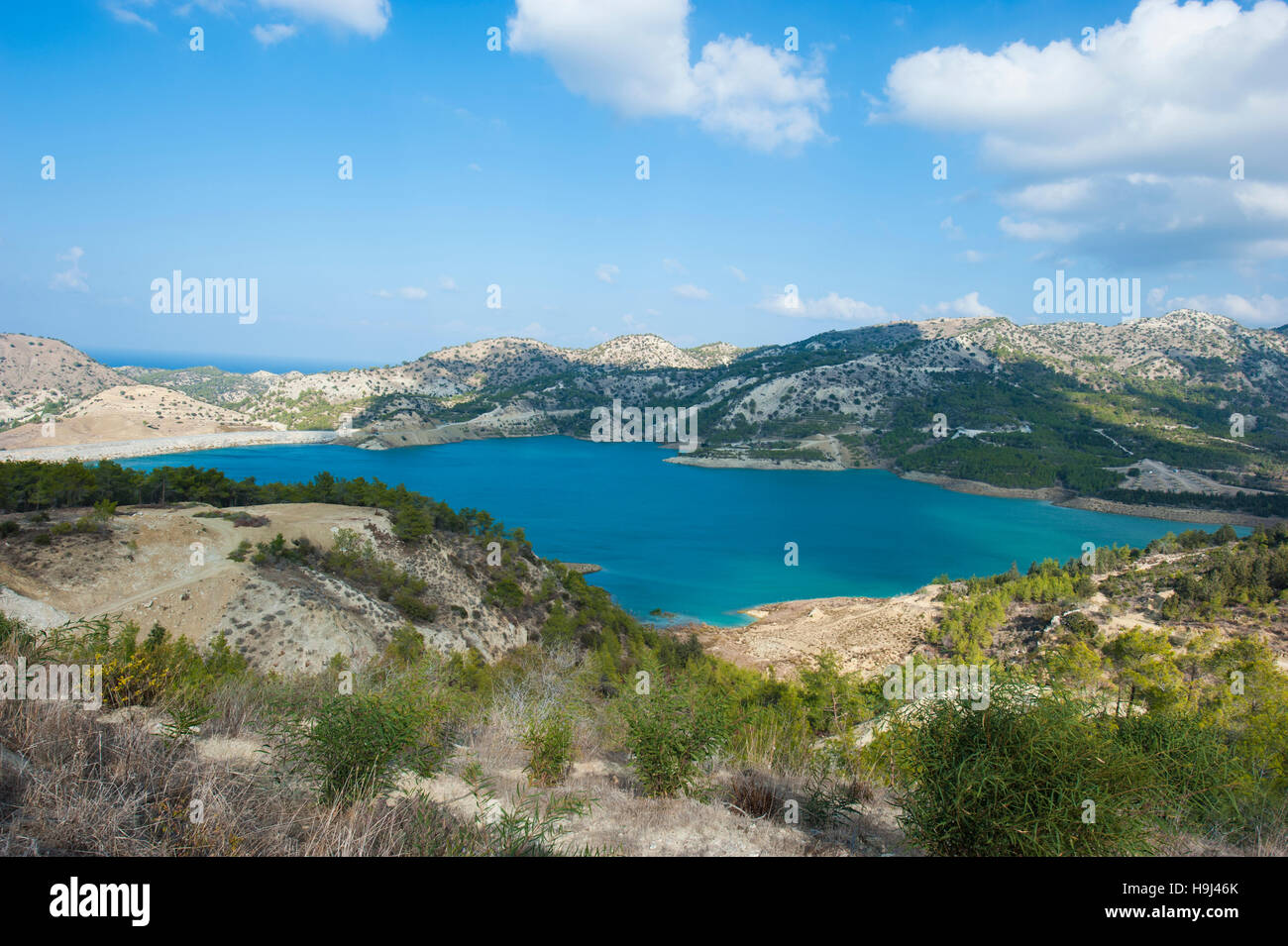 Trinken und Bewässerung Wasser-Reservoir in der Nähe von Geçitköy, Zypern. Das Wasser wird aus der Türkei über eine Unterwasser-Pipeline versorgt. Stockfoto