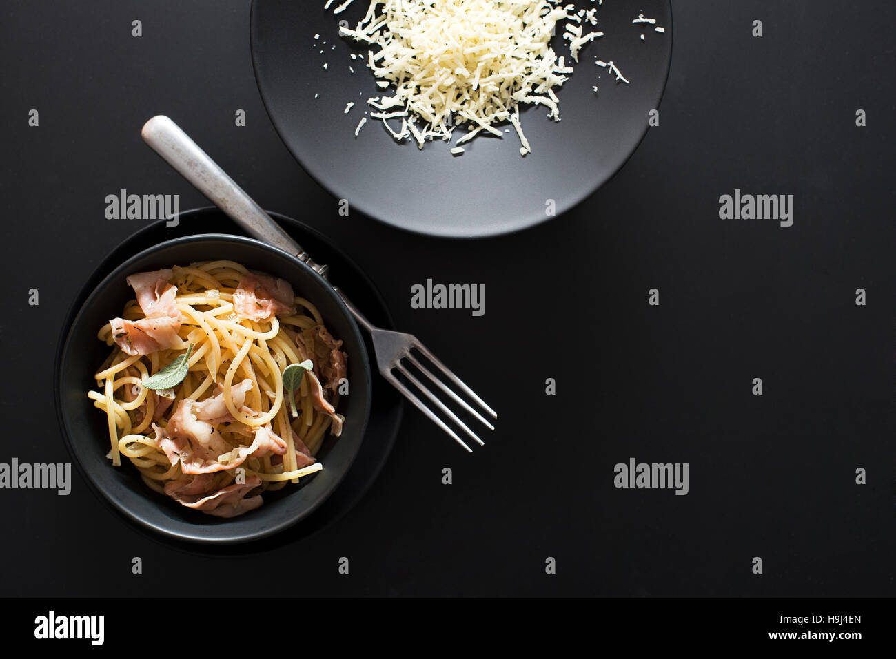 Prosciutto sahne sauce Fotos und Bildmaterial in hoher Auflösung Alamy