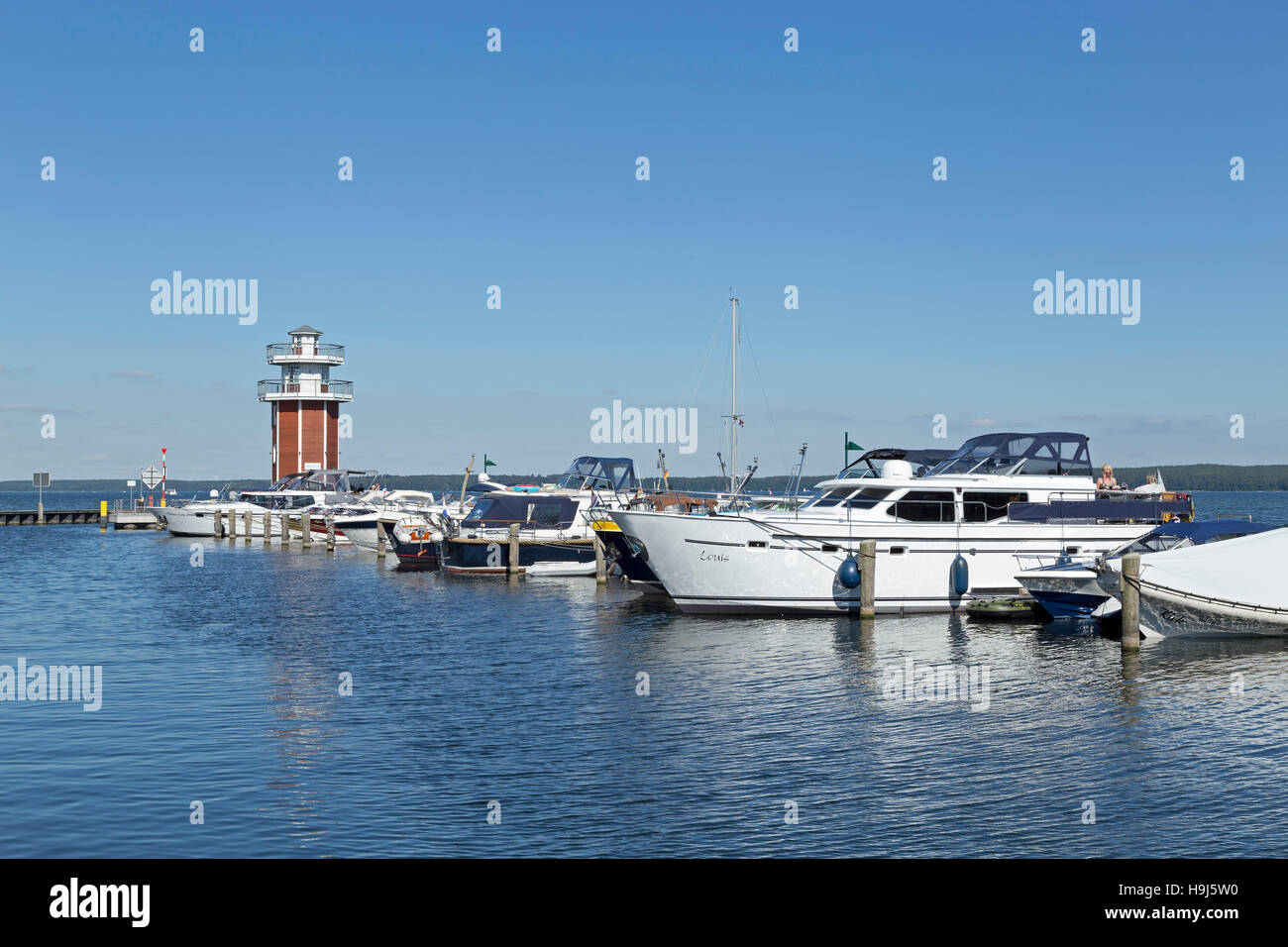 Aussichtsturm und Marina, Plau am See, Mecklenburgische Seenplatte, Mecklenburg-West Pomerania, Deutschland Stockfoto