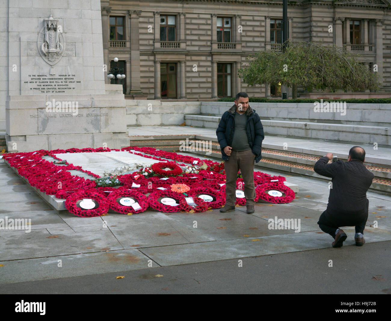 George Square und die Stadt Kammern mit der Kenotaph in Glasgow Stadtzentrum Stockfoto