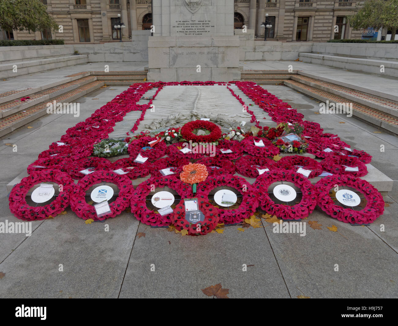 George Square und die Stadt Kammern mit der Kenotaph in Glasgow Stadtzentrum Stockfoto