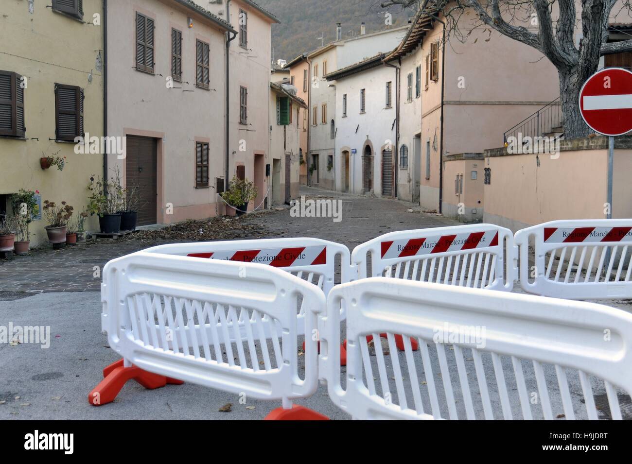Erdbeben in Italien Mitte November 2016, Dorf von Muccia mit den Häusern beschädigt und evakuiert (Region Marken) Stockfoto