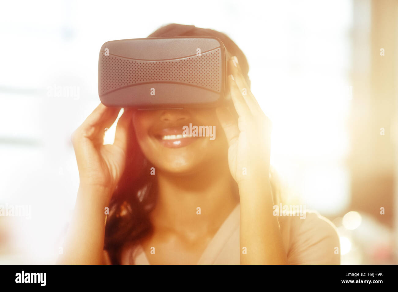 Geschäftsfrau mit virtuellen 3d Brille Stockfoto