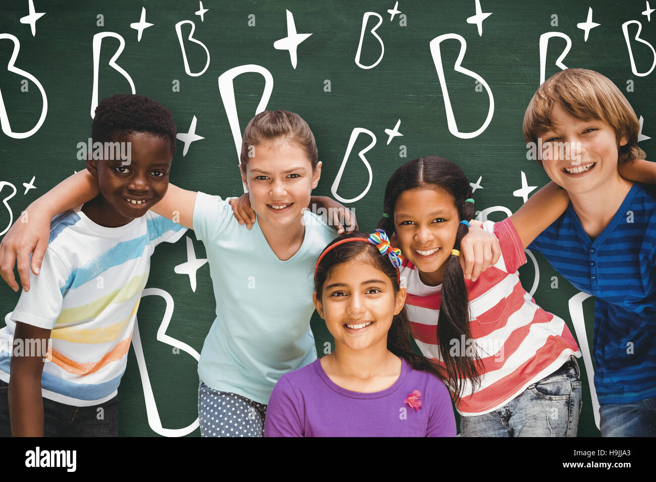 Zusammengesetztes Bild von glücklichen Kindern bilden Huddle im park Stockfoto