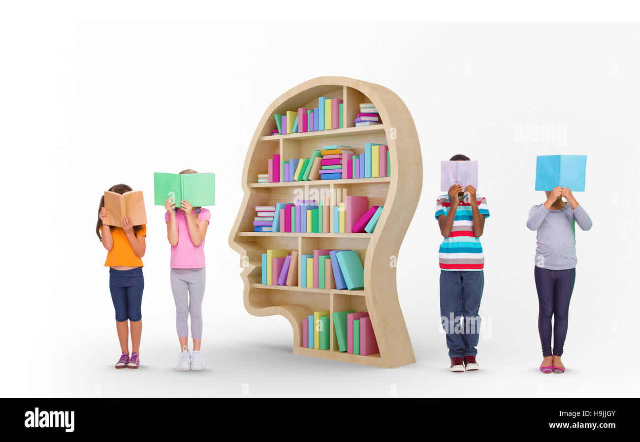 Zusammengesetztes Bild der Grundschule Schüler lesen Stockfoto