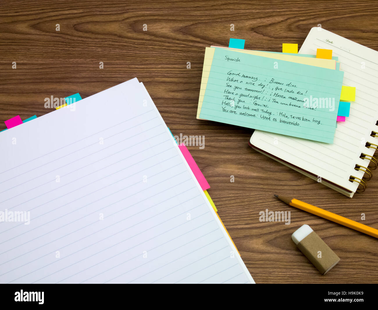 Spanisch; Erlernen der neuen Sprache schreiben der Wörter auf dem Notebook Stockfoto