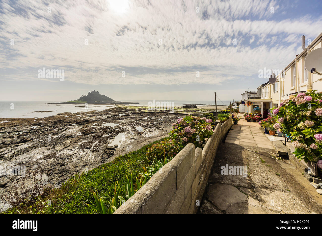 Großbritannien, Cornwall, Marazion mit St. Michaels Mount im Hintergrund Stockfoto