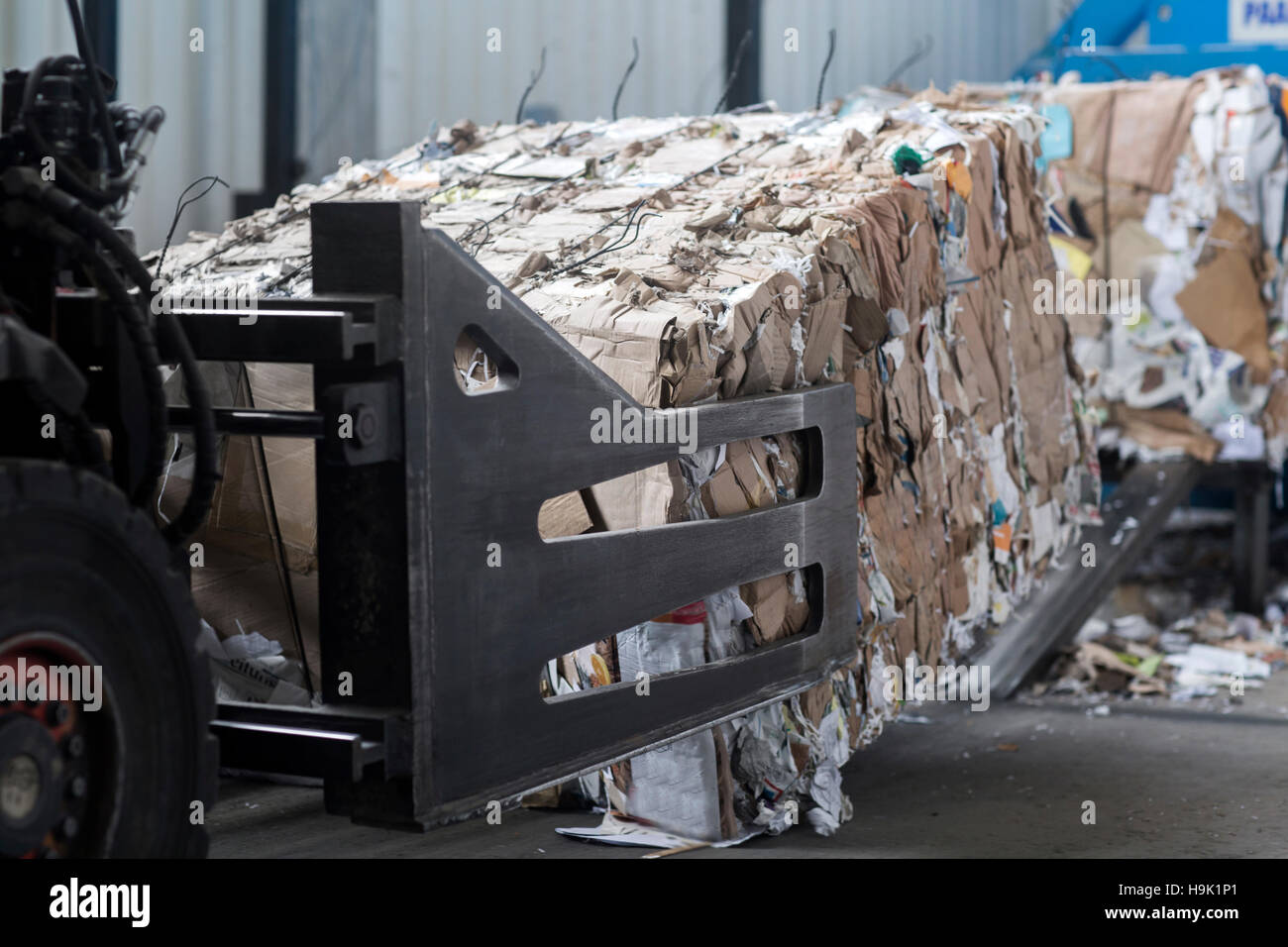 Altpapier am recycling-Hof Stockfoto
