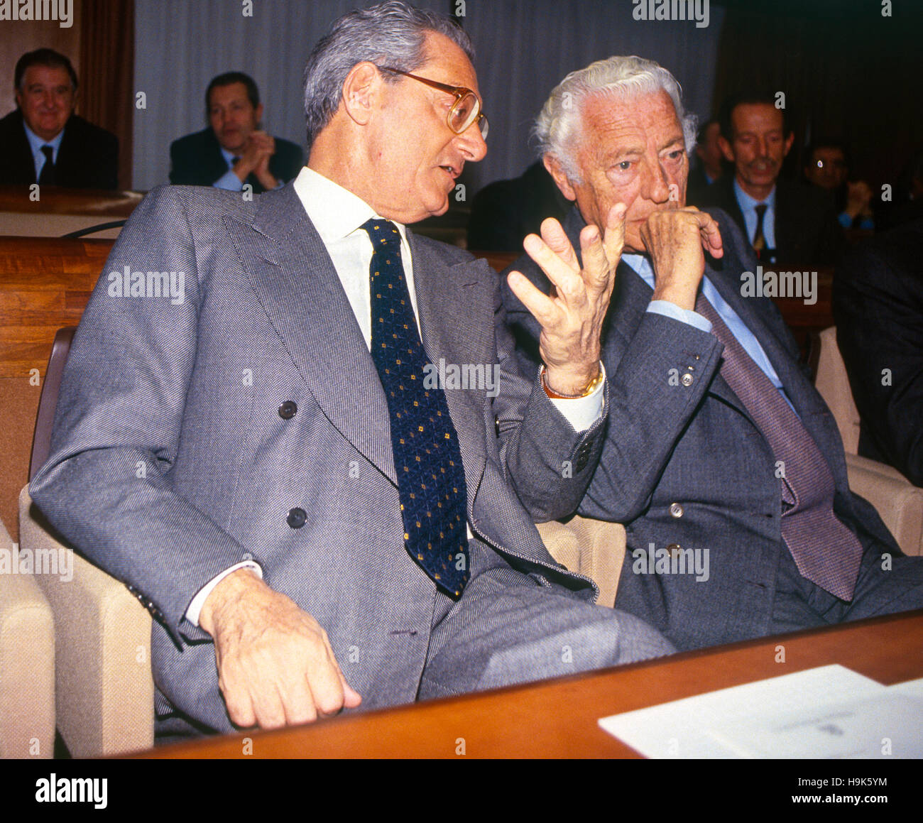 Giovanni Agnelli, sagte "Gianni" und auch der Anwalt (Turin, 12. März 1921 - Turin, 24. Januar 2003), war ein italienischer Unternehmer und Politiker, Hauptaktionär und Direktor von FIAT auf dem Gipfel sowie Senator auf Lebenszeit und Cesare Romiti (in den Tagen, als er Präsident und CEO Fiat war) Stockfoto