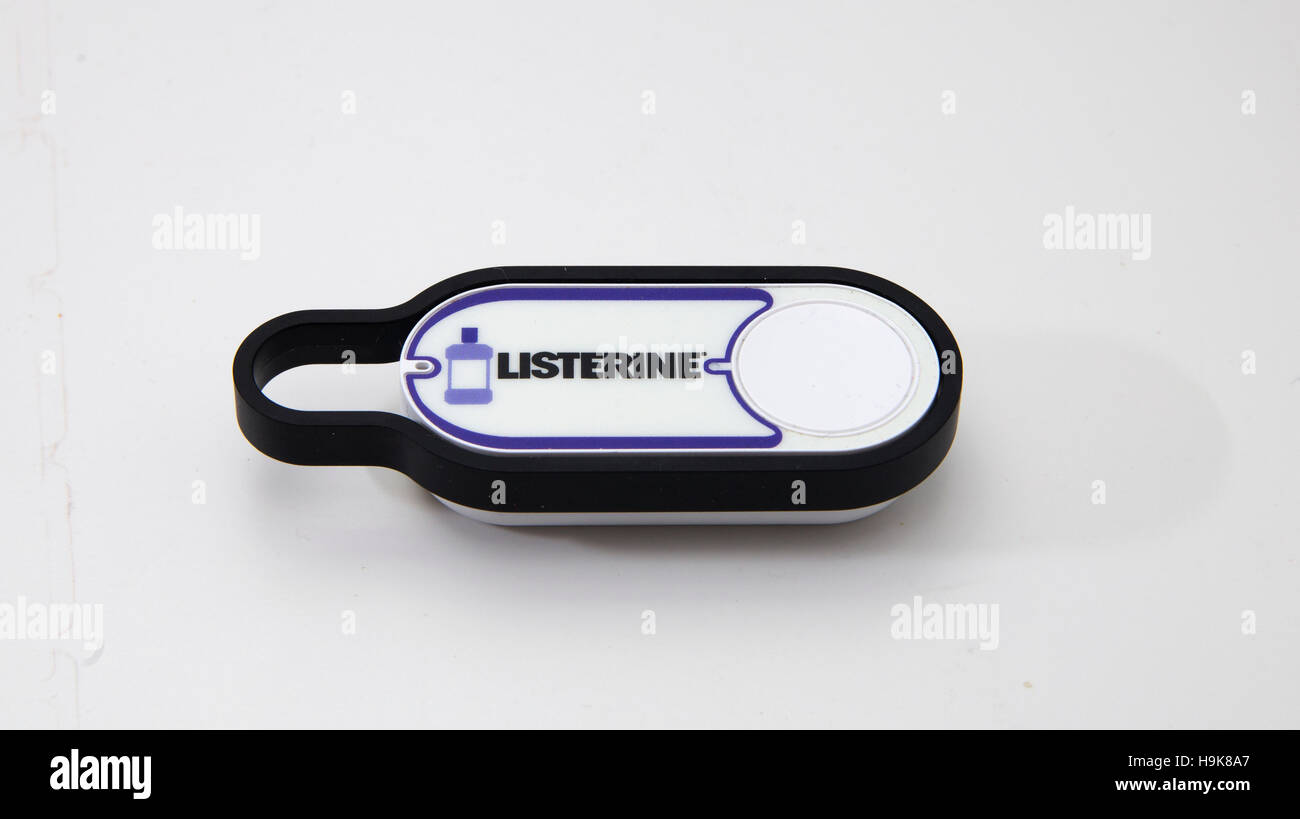 Amazon-Bindestrich-Taste.  Illustrative redaktionelle Bild von Amazon Dash wireless Button bestellen.  November 2016 Stockfoto