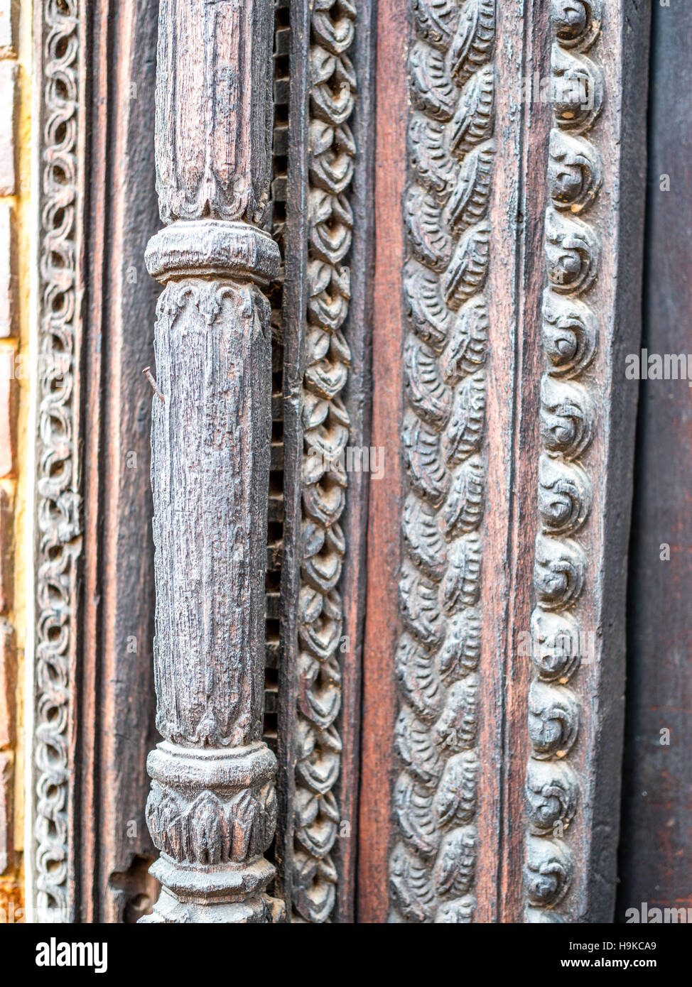 Äußere Holzschnitzerei in Bhaktapur, Nepal Stockfoto