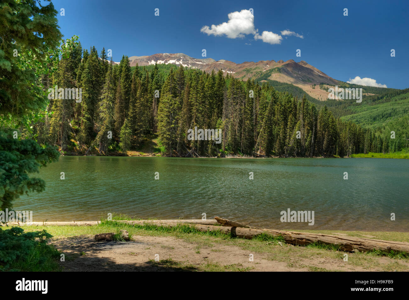 Wald See Colorados San Juan National Forest.  Wie aus dem Parkplatz gesehen. Stockfoto