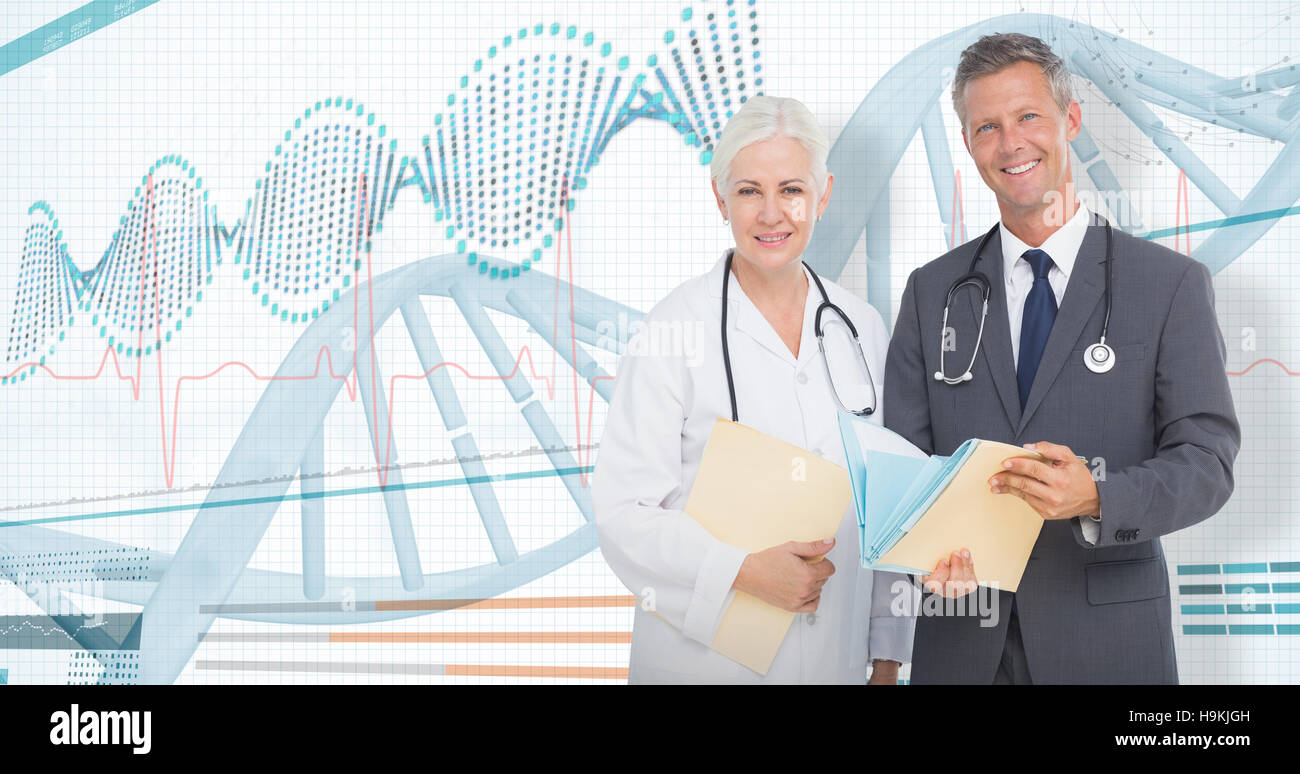 Zusammengesetztes 3D-Bild des Porträts von männlichen und weiblichen Ärzte mit medizinischen Gutachten Stockfoto