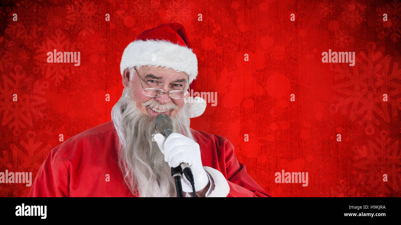 Zusammengesetztes Bild von Santa Claus Weihnachtslied singen Stockfoto