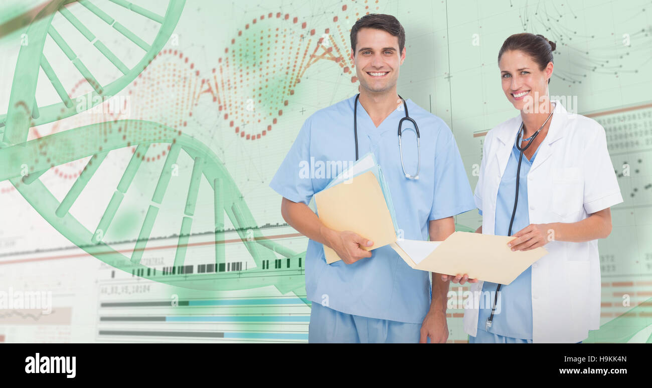 Zusammengesetztes 3D-Bild des Porträts von männlichen und weiblichen Ärzte mit medizinischen Gutachten Stockfoto