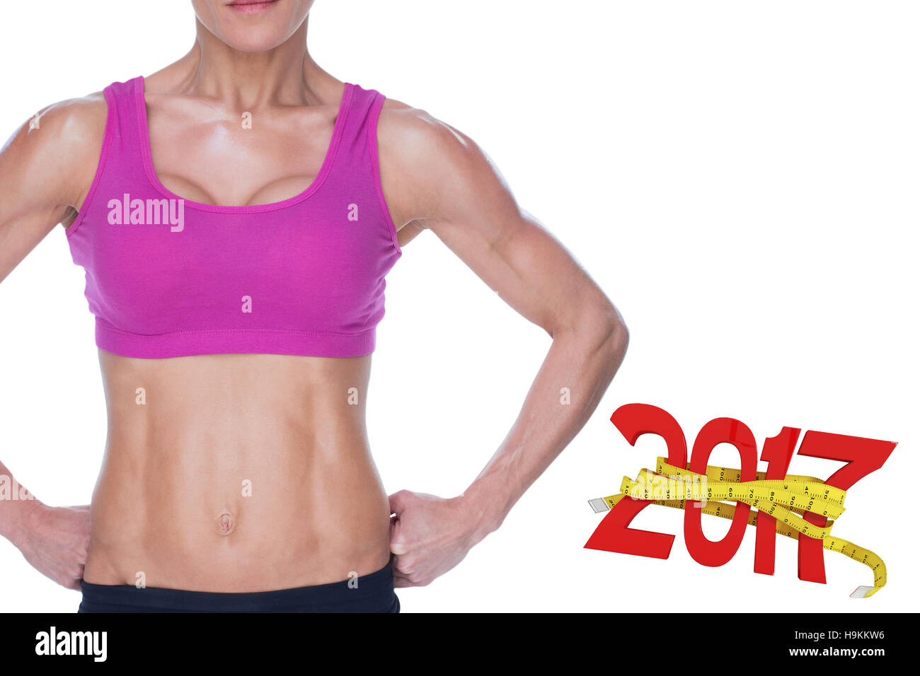 Zusammengesetztes 3D-Bild der Bodybuilderin posiert in rosa Sport-BH und shorts Innenfeldes Stockfoto